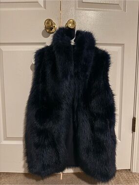Honey Punch Faux Fur Vest in Navy